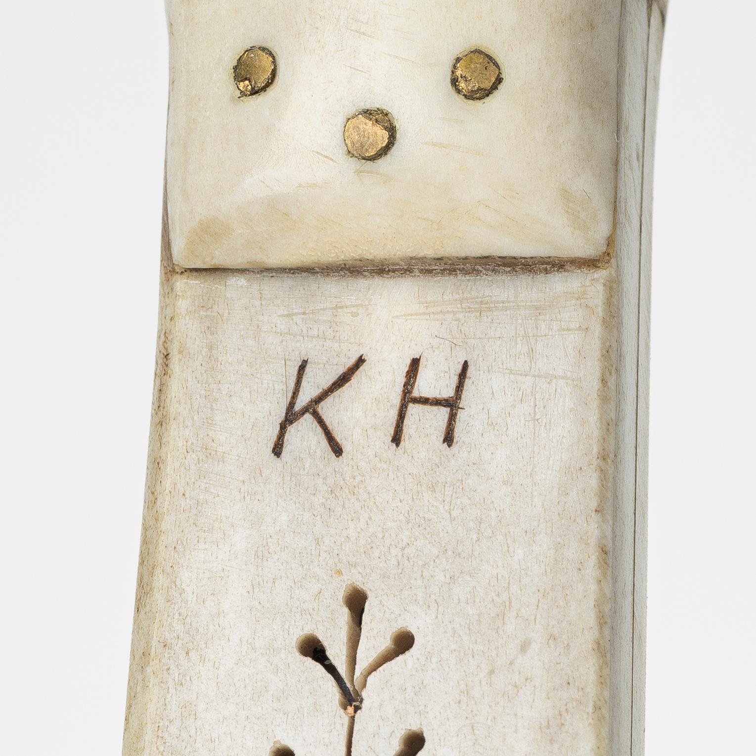 Knivar 4 st, oidentifierade slöjdare, samt en kåsa av Bengt Olav Unga.