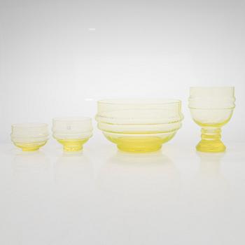 Nanny Still, a 57-piece 'Sultan' glassware for Riihimäen Lasi OY. In produktion 1967-1969.