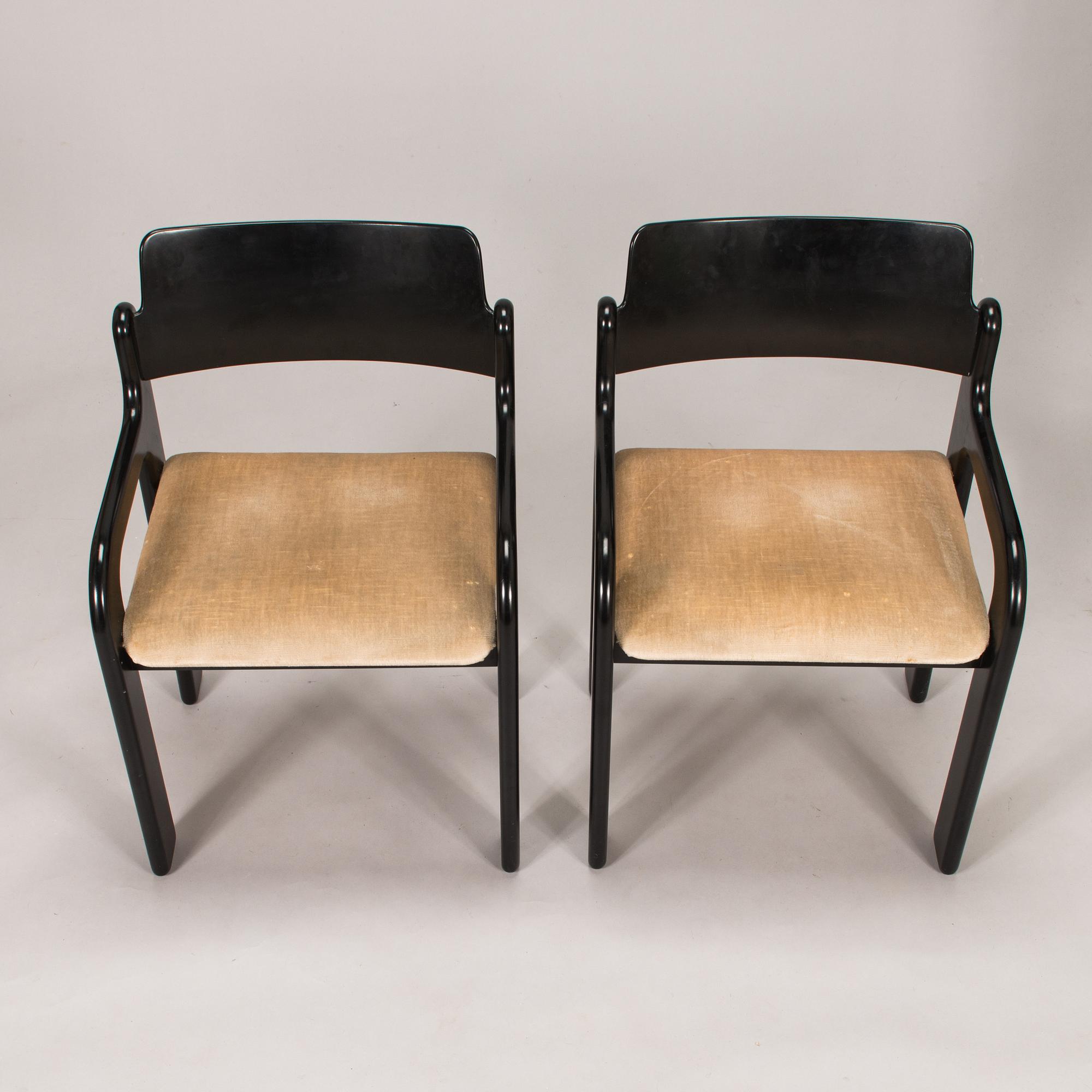 Eero Aarnio, A 1970's dinner table and six chairs "Flamingo" for Asko.