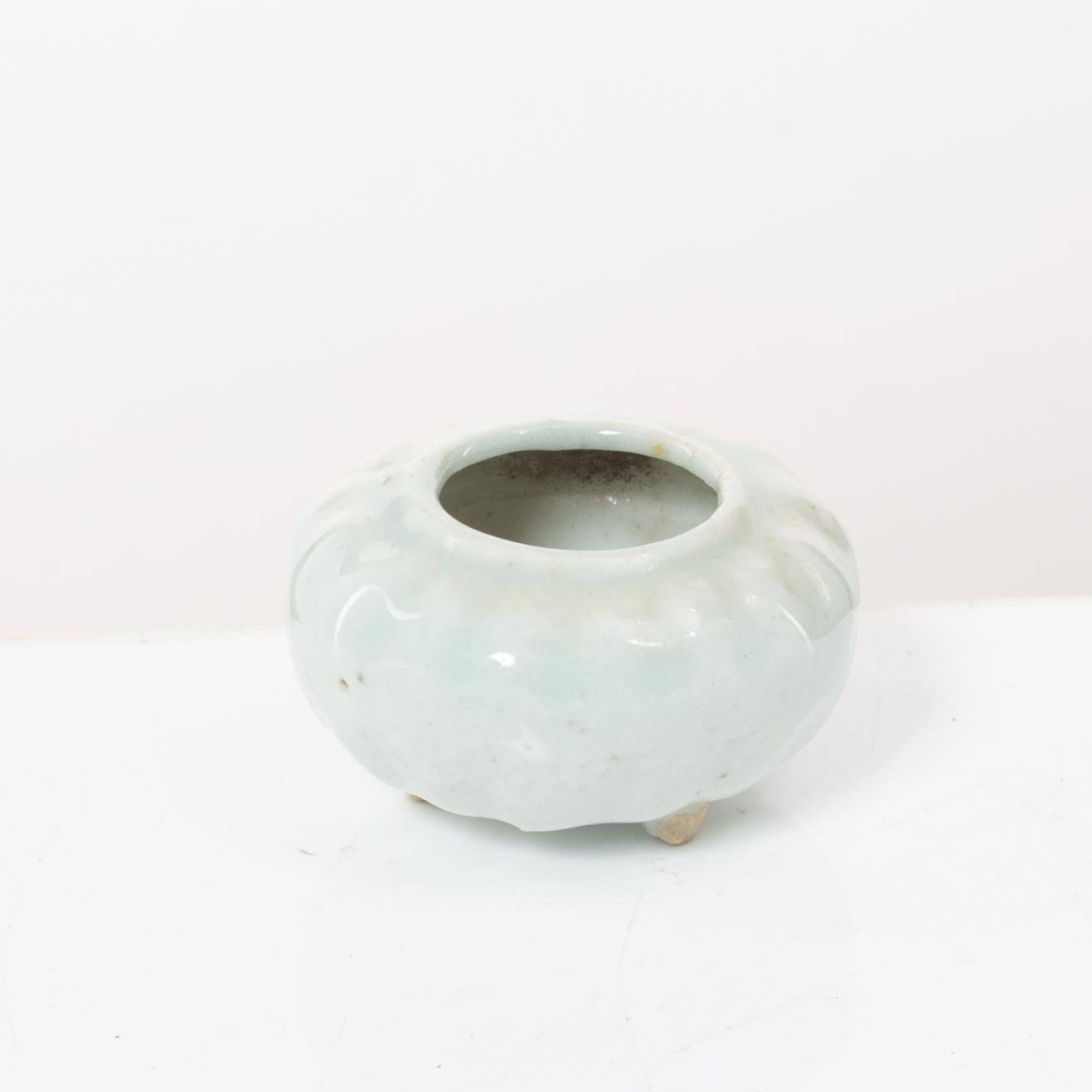 Two joss stick holders, a vase, a brush washer and a small ewer, Qing dynasty, 19th century and older.