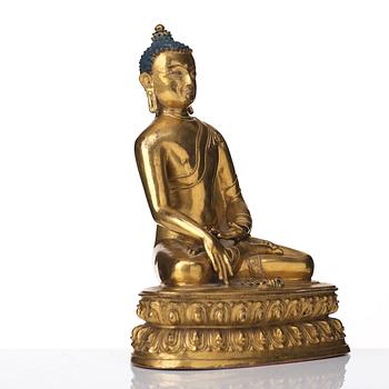 AKHSOBYA BUDDHA, förgylld kopparlegering. Tibet, 1400-tal.