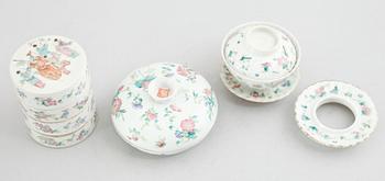 PORSLINSFÖREMÅL, 4 delar, Kina, 1800-/1900-tal.