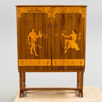 SKÅP, troligen Mjölby Intarsia, 19330/40-tal.