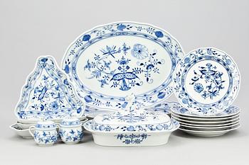 SERVISDELAR, 16 delar, porslin, "Zwiebelmuster", Meissen, 1900-tal.