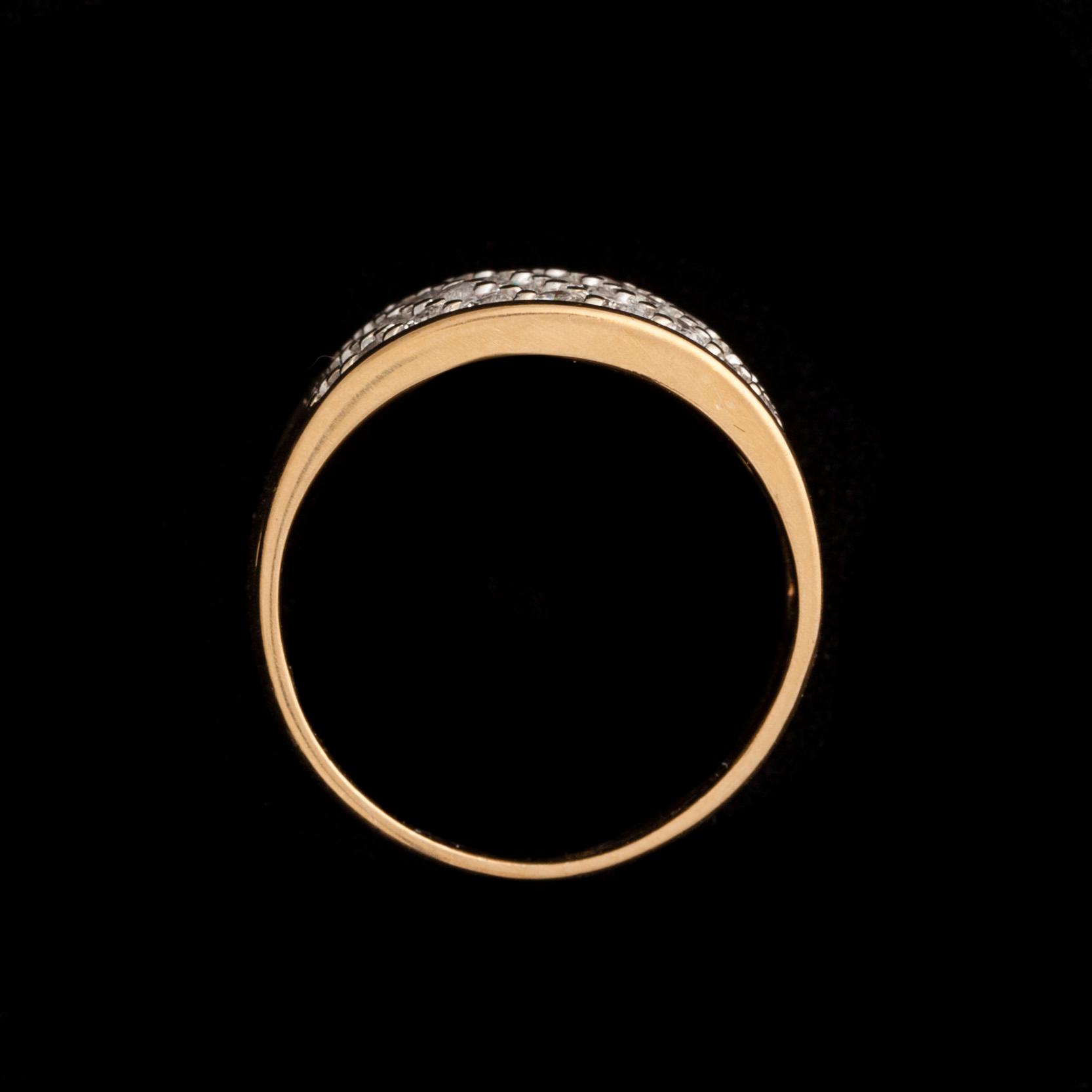 RING, 14K guld, briljantslipade diamanter 43 st, tot. ca 1,50 ct. Vikt 5,57 g. Intyg.