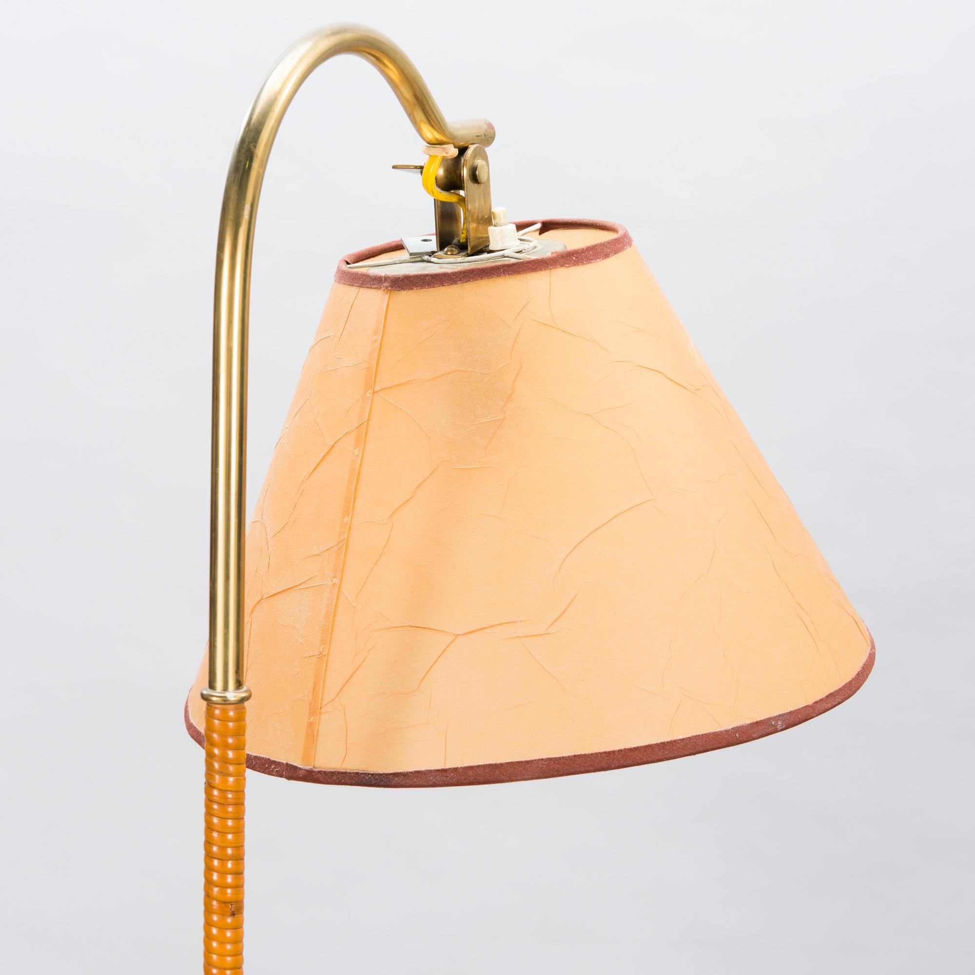 PAAVO TYNELL, lattiavalaisin, malli 9609, Taito Oy, 1900-luvun puoliväli.