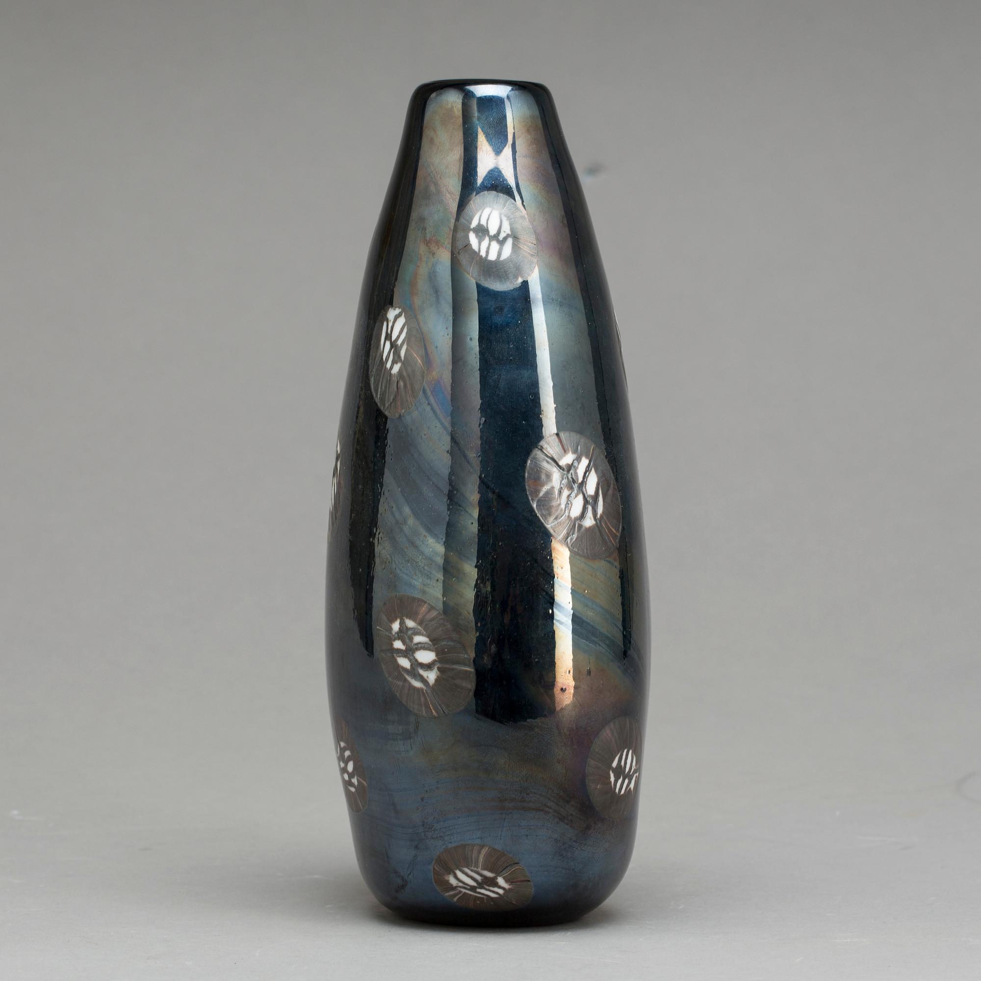 AN ERMANNO TOSO & VITTORIO FERRO GLASS VASE, later part of the 20th century.