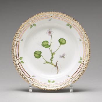 A set of 12 Royal Copenhagen "Flora Dancia" plates, 20th Century.