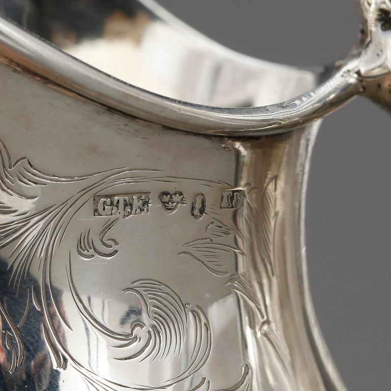 KAFFEKANNA och GRÄDDKANNA, silver, nyrokoko, bla G. Möllenborg, Stockholm 1864, vikt ca 1229 g.