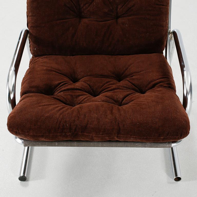 A 1970s armchair.