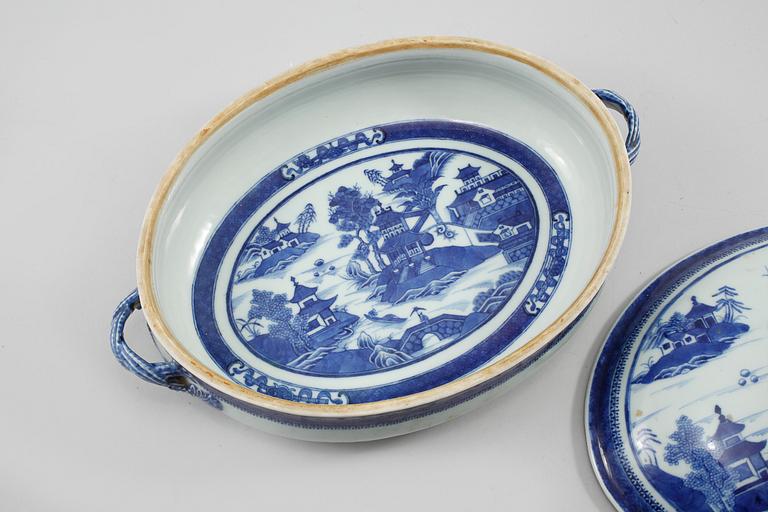TERRIN, porslin, Kina, 1800-tal.