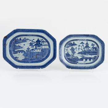 23 export porcelain service parts, China, Jiaqing (1795-1820).