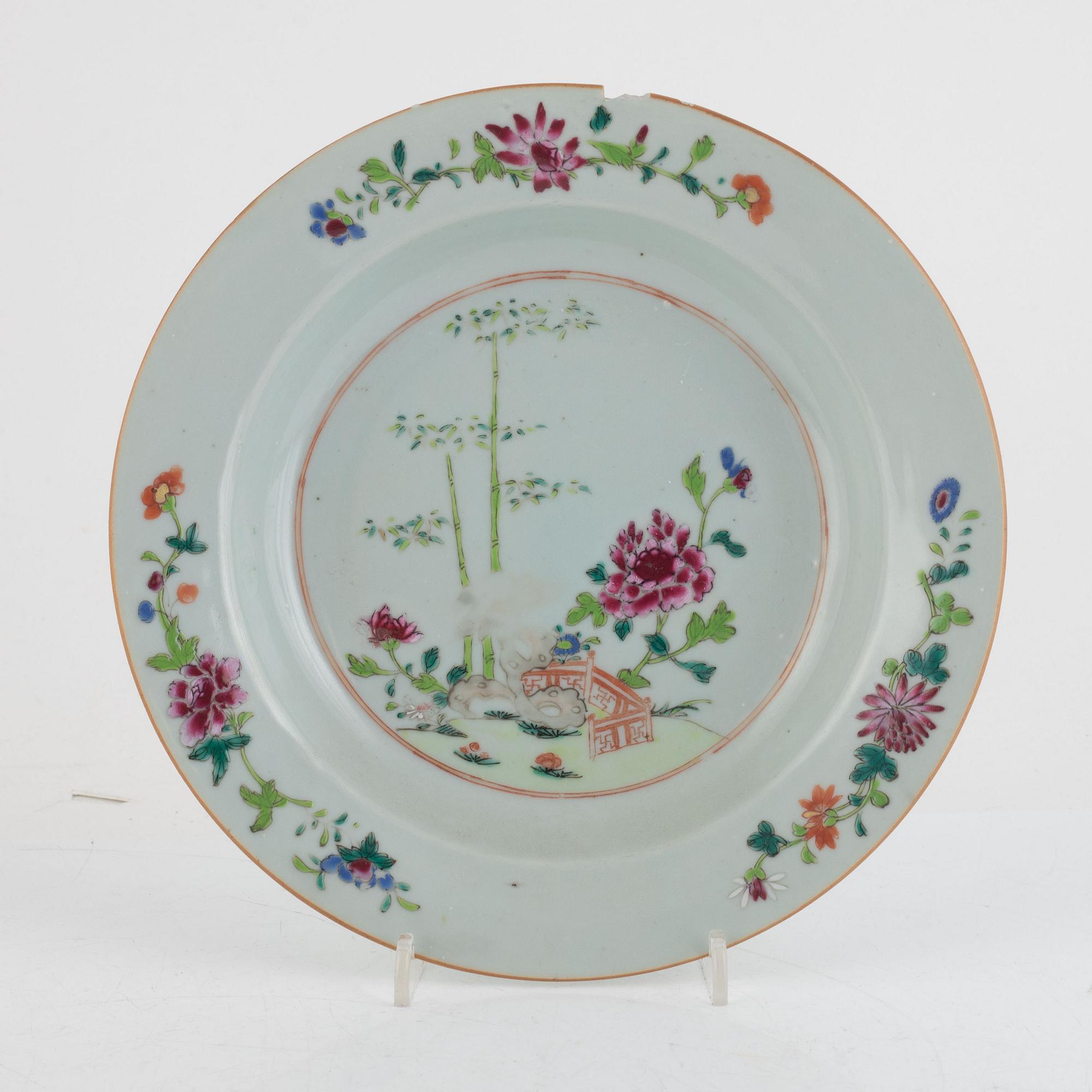 Tallrikar, 3 st, porslin, Kina, qingdynastin, 1700-tal.