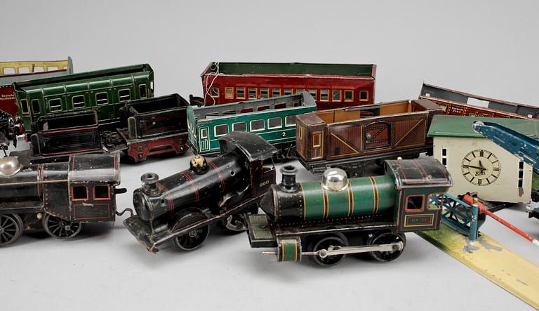 PARTI LEKSAKER, ca 30 delar, metall, bland annat personvagn 17310 Raucher, Märklin i skala 0. Omkring 1900-talets mitt.