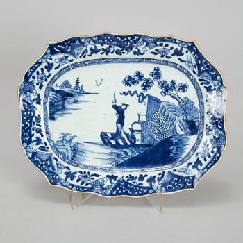 Two blue and white serving dishes and a bowl, Qing dynasty, Qianlong (1736-95).