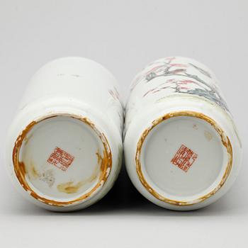 VASER, ett par, porslin, Kina, 1900-tal.