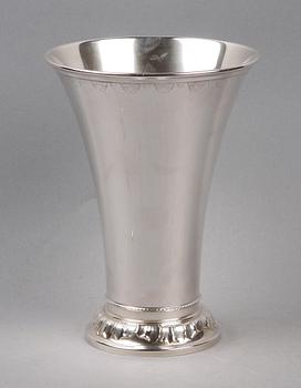 BÄGARE, silver, GAB 1951. Vikt 430.