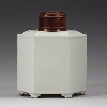 A blanc de chin tea caddie, Qing dynasty, Jiaqing (1796-1820).