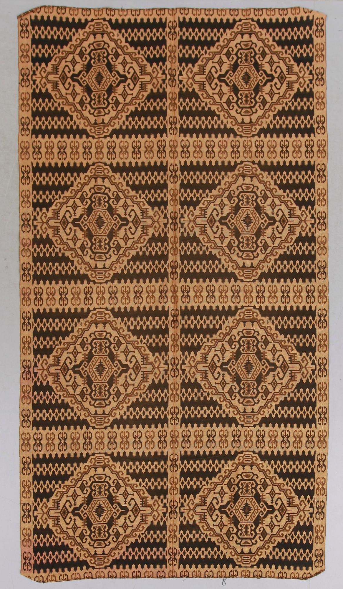 DRAPERIER, 3 st (2+1), 1900-talets första hälft.