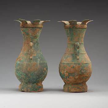 A pair of archaistic bronze Hu vases, presumably Warring States/Han dynasty (481 B.C. - 220 A.D.).