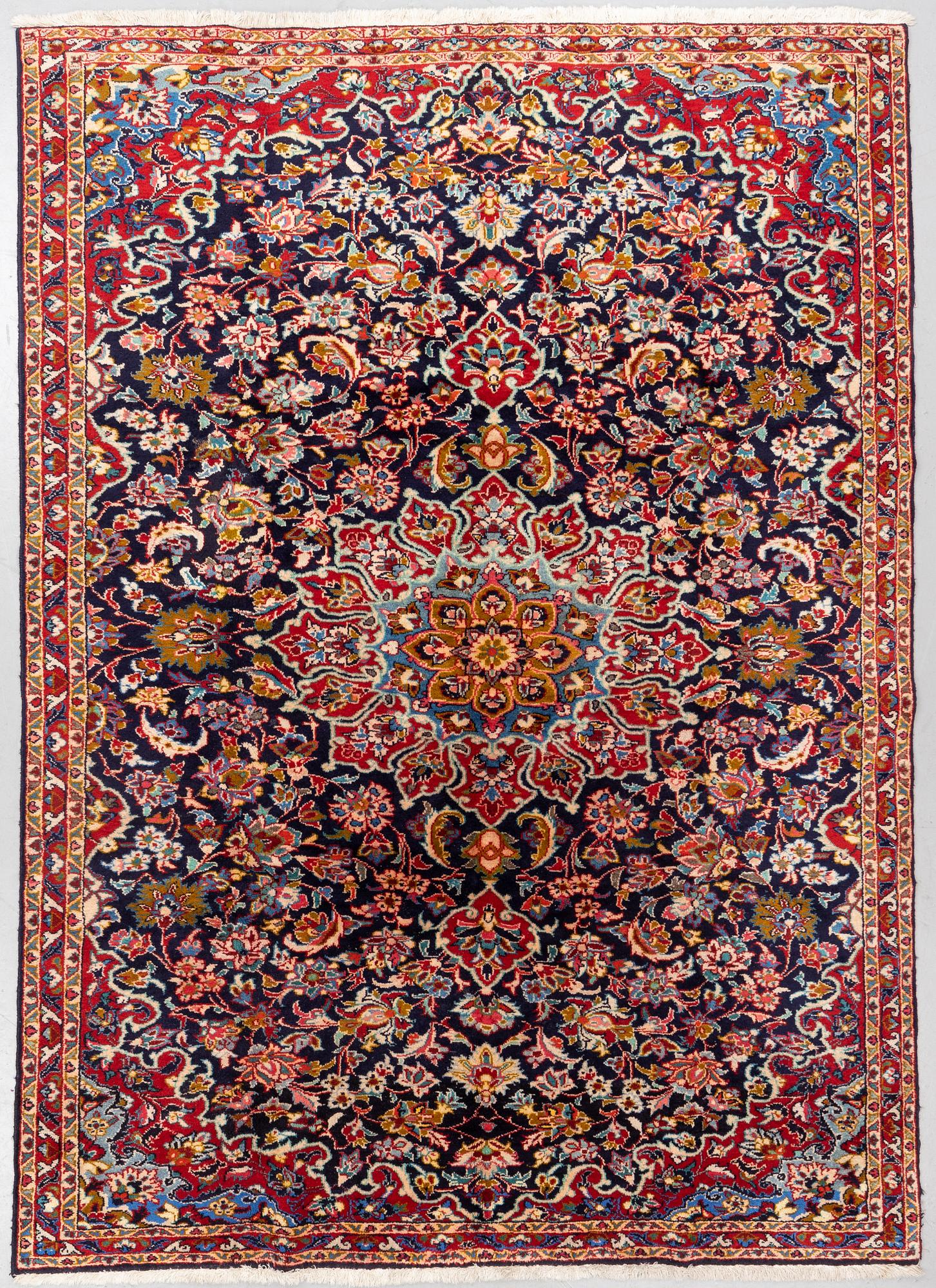 Carpet, western persia, ca 307 x 220 cm.