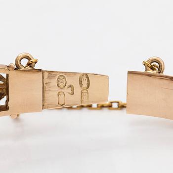 An 14K gold bangle with a synthetic spinel, Auran Kultaseppä, Turku.