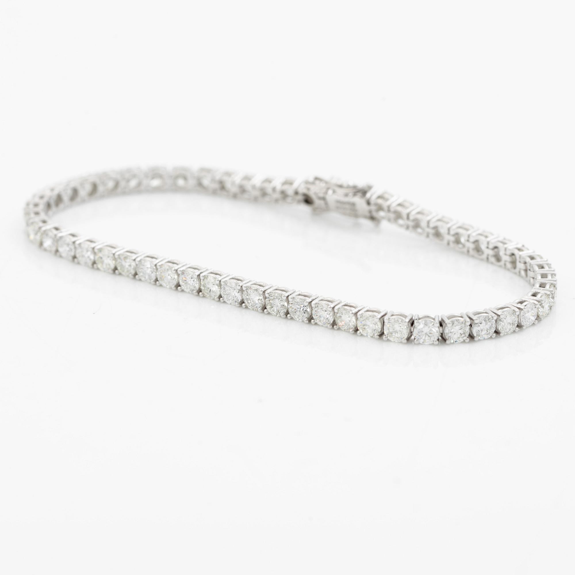 Tennis bracelet 18K white gold with round brilliant-cut diamonds, a total of 6.42 ct.