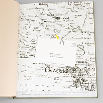 Christo, Book, "The Accordion-Fold Book for The Umbrellas (Japan and U.S.A), Bedfords Arts Publisher, 1991.