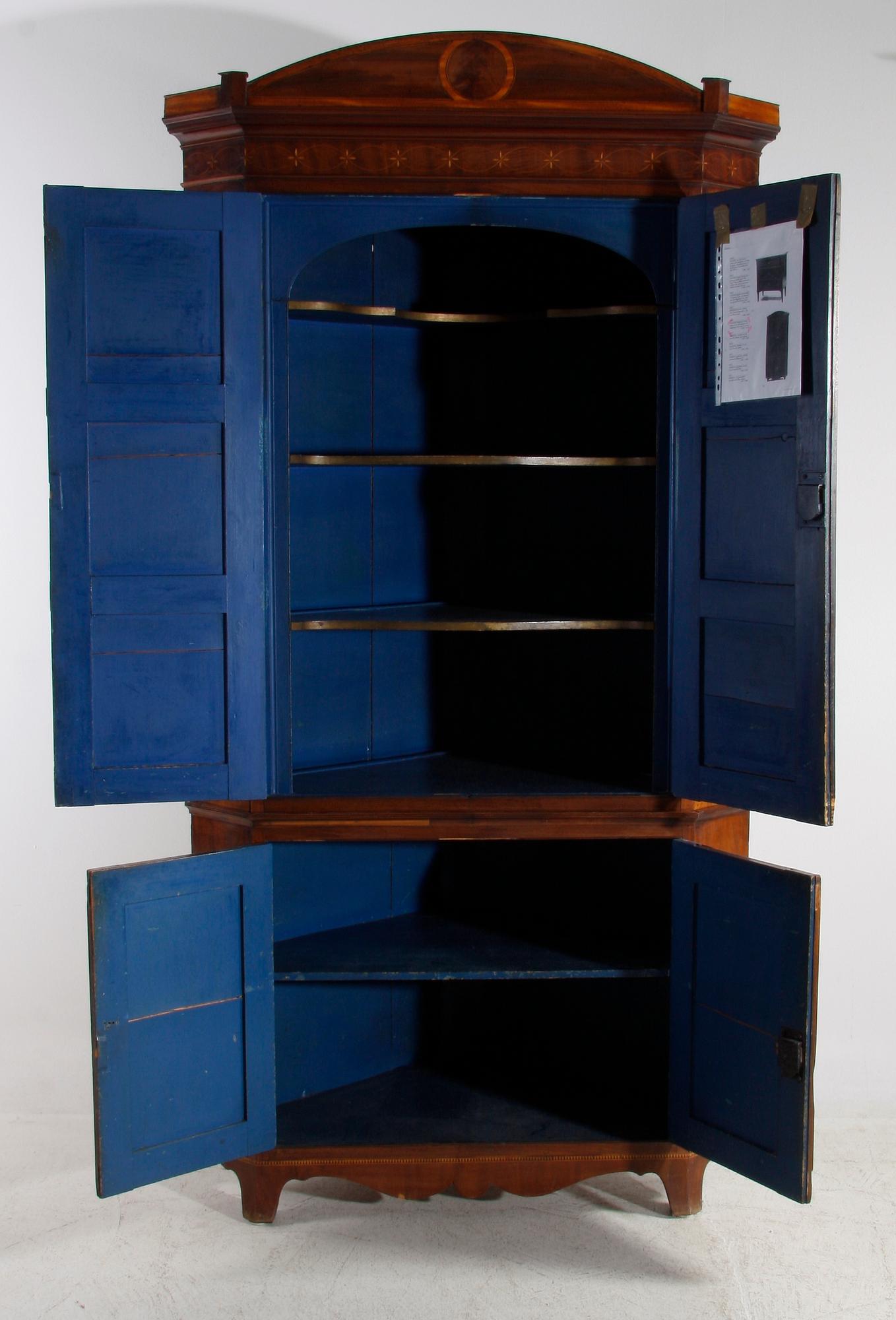 HÖRNSKÅP, England, 1800-talets början.