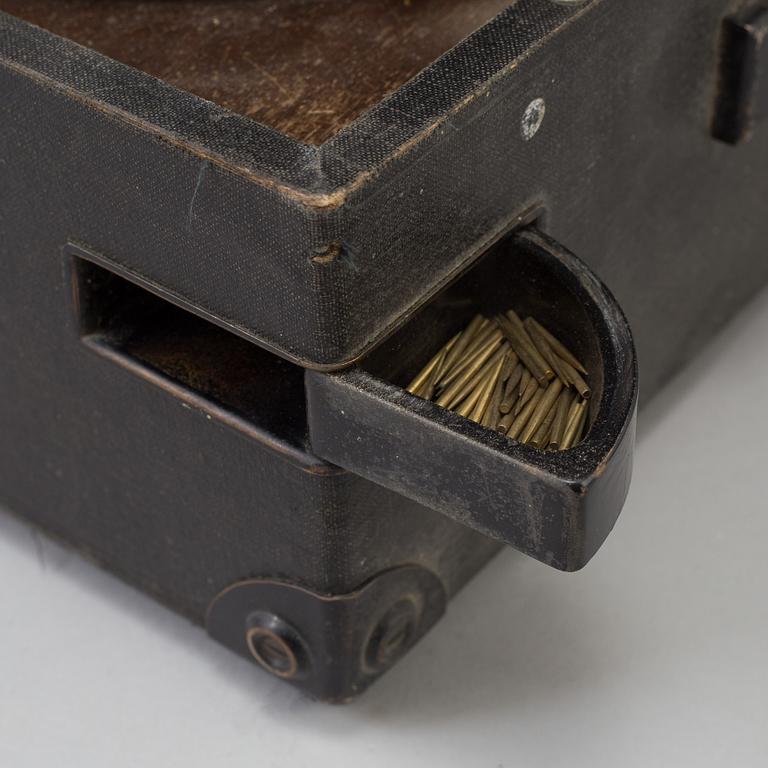 RESEGRAMMOFON, His Masters Voice, Tyskland, 1900-talets första hälft.