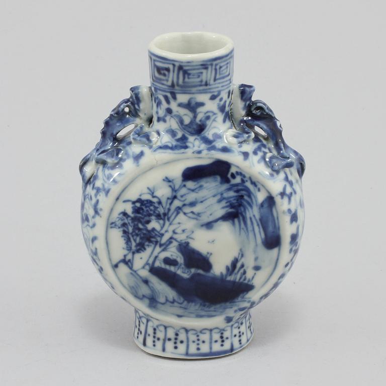 PILGRIMSKRUS, porslin, Kina, 1800-tal.