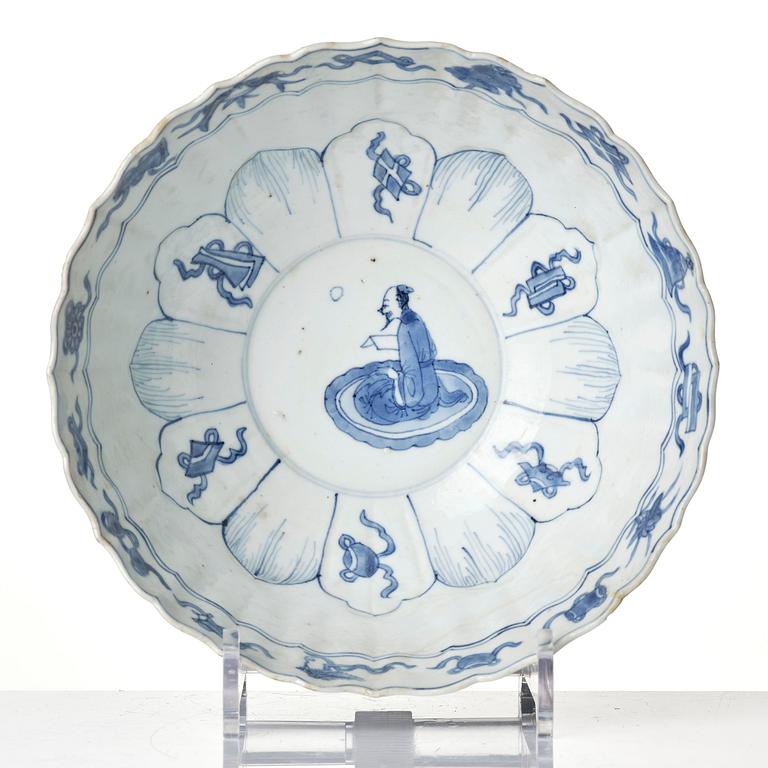 A fine blue and white bowl with molded panels, Qing dynasty, Kangxi (1662-1722).