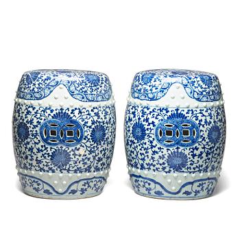 794. A pair of blue and white garden seats, Qing dynasty, 18th Century.