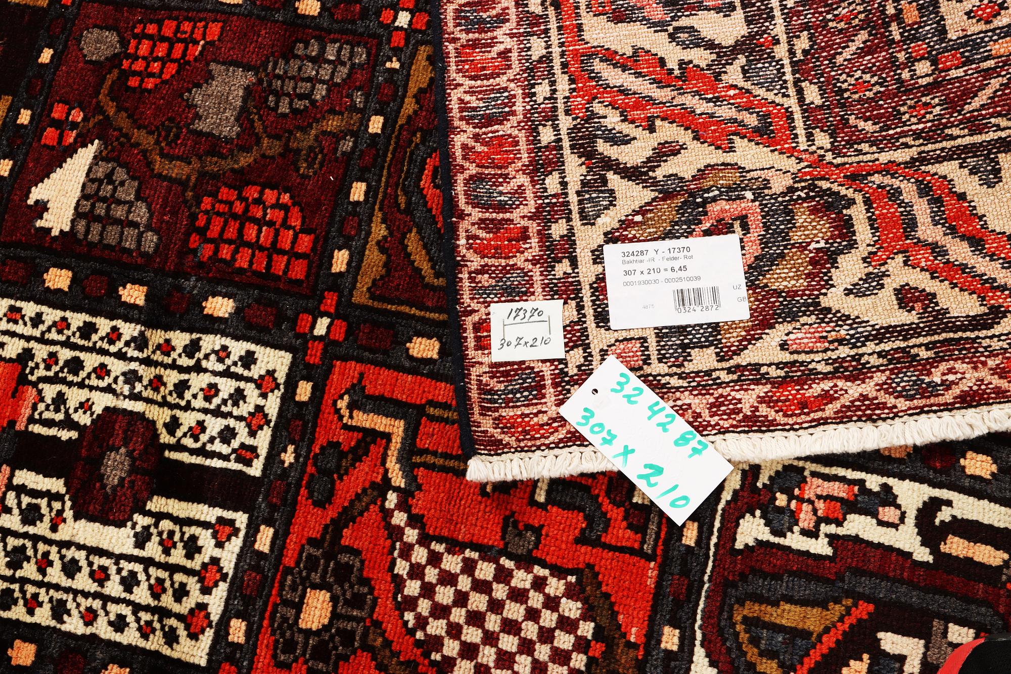 A Bakhtiari carpet, c. 307 x 210 cm.