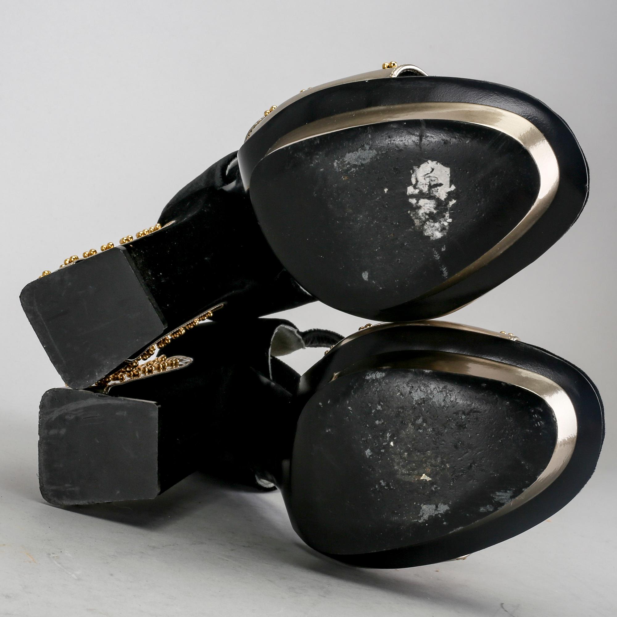 Alexander McQueen, a pair of shoes.