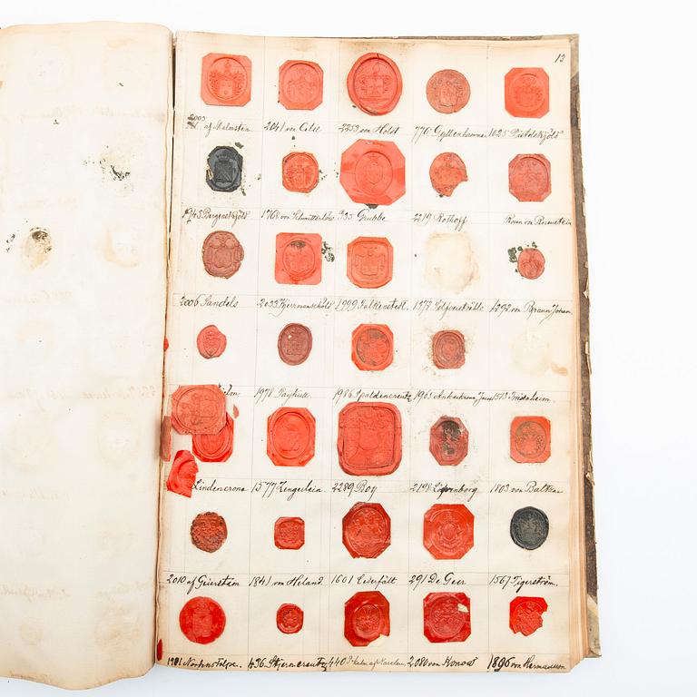 Större samling lacksigill, samt några oblater m m, 1700 - 1800-tal.