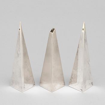 WOLFGANG GESSL, salt- och pepparkar samt vas/objekt, silver, Stockholm, 2000.