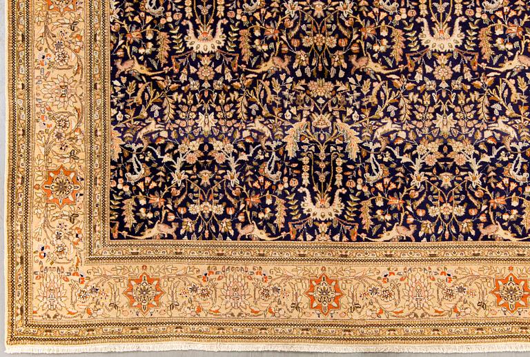 A semiantique Tabriz/Tabatabaei ca 361x288 cm.