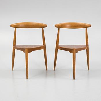 Hans J Wegner, stolar, ett par, "Hjertestolen", Fritz Hansen, Danmark, 1950/60-tal.