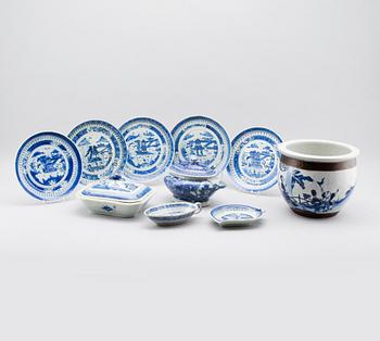 OSTINDISKA FÖREMÅL, 10 delar, porslin, 1800-/1900-tal.