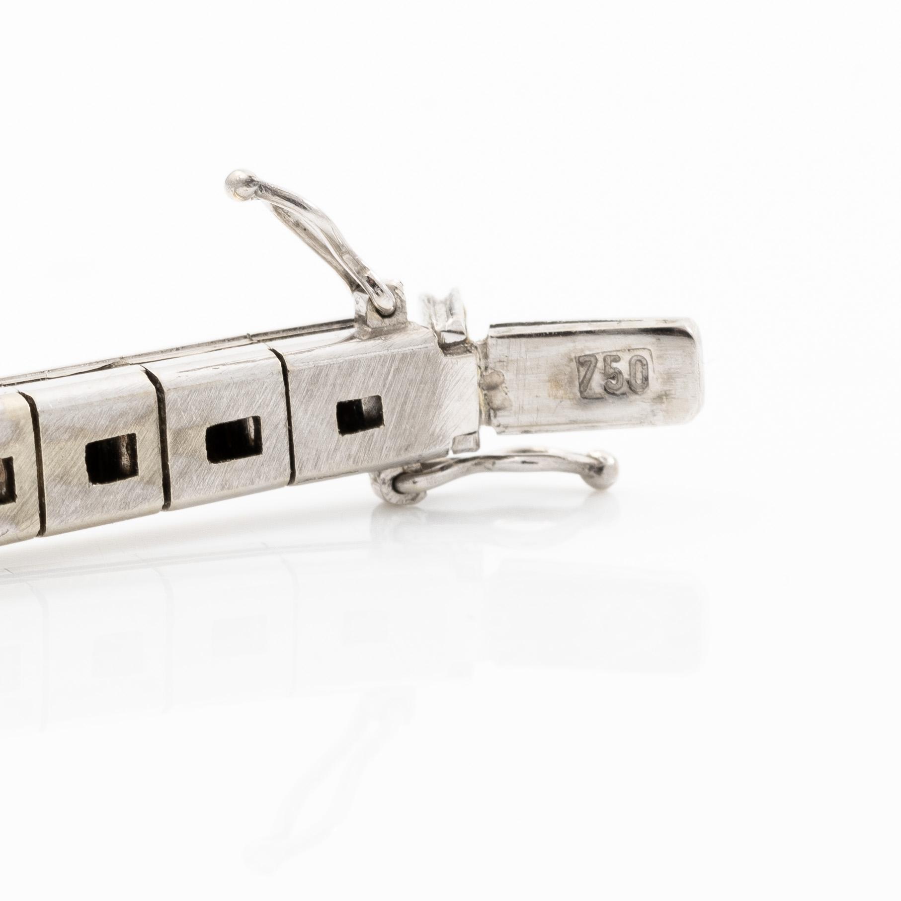 Bracelet 18K white gold with brilliant-cut diamonds.