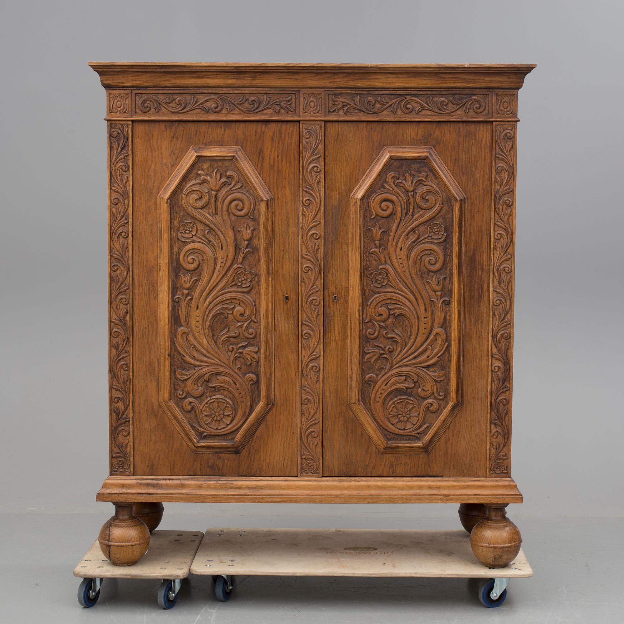 SKÅP, barockstil, 1900-talets första hälft.
