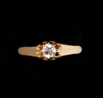 RING, 18k guld med gammalslipad diamant ca 0,25ct. 1926. Vikt 2,8g.