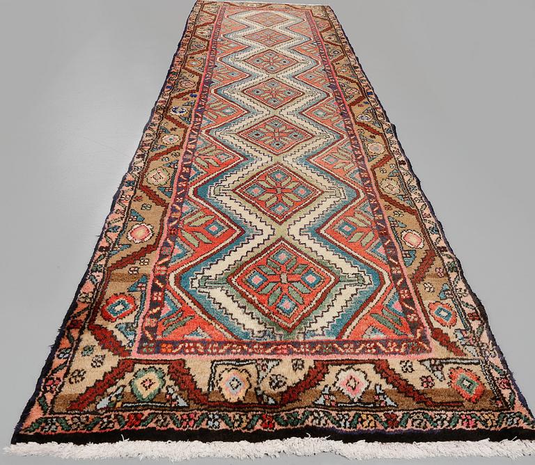 MATTA, Hamadan, sent 1900-tal, 280x80 cm.