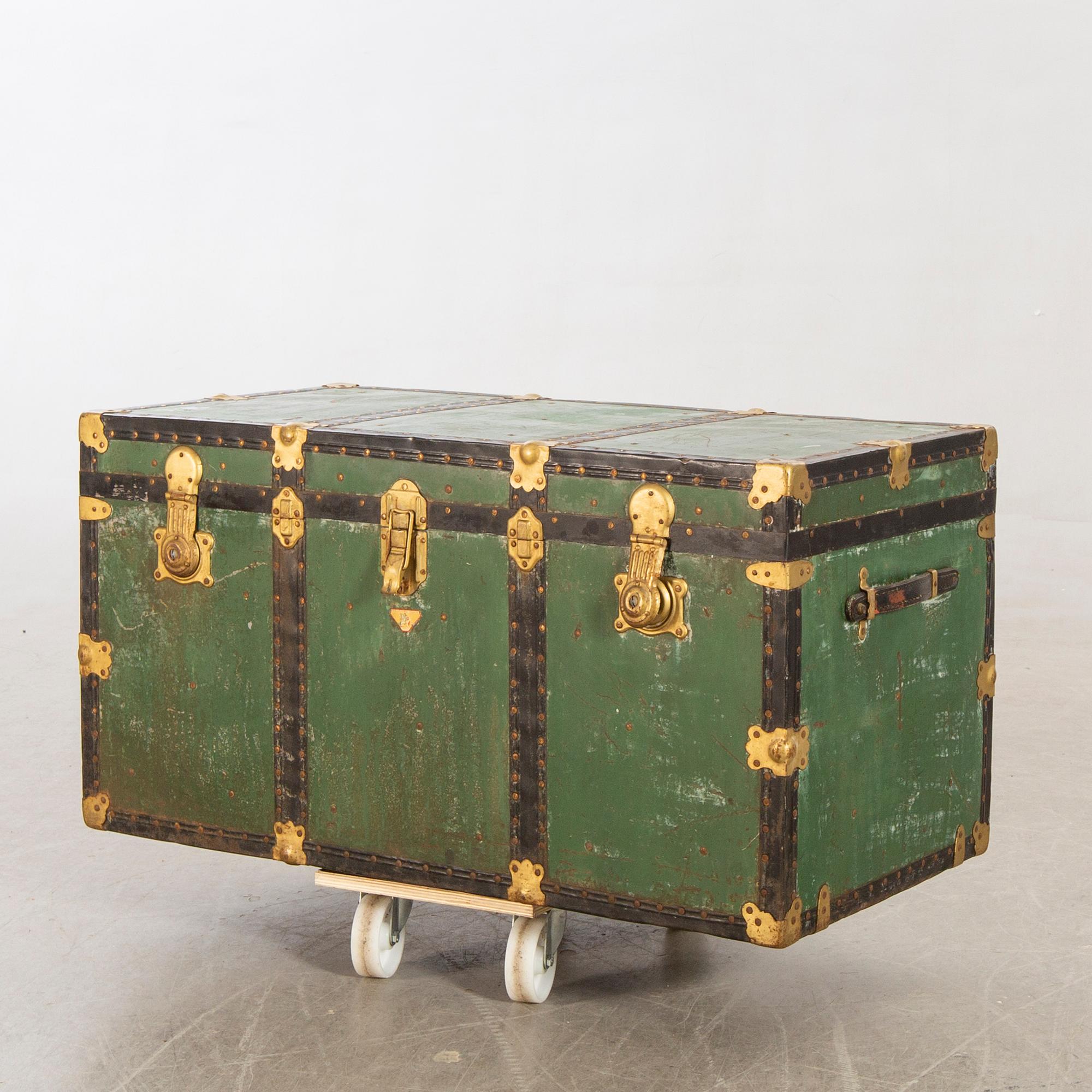 An Italien Brevettato trunk first half of the 20th century.