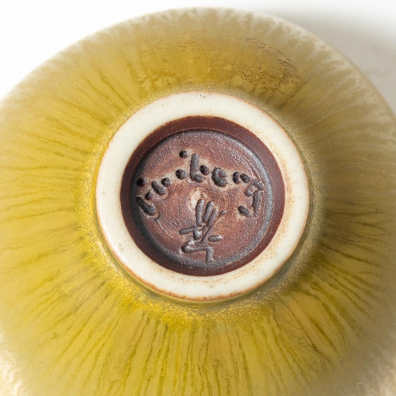 Berndt Friberg, miniatyrvaser, tio stycken, stengods, Gustavsbergs Studio 1960-/70-tal, samt bok.