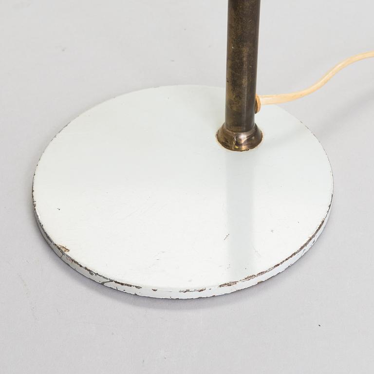 Paavo Tynell, A mid-20th-century '9227' table lamp for Idman, Finland.