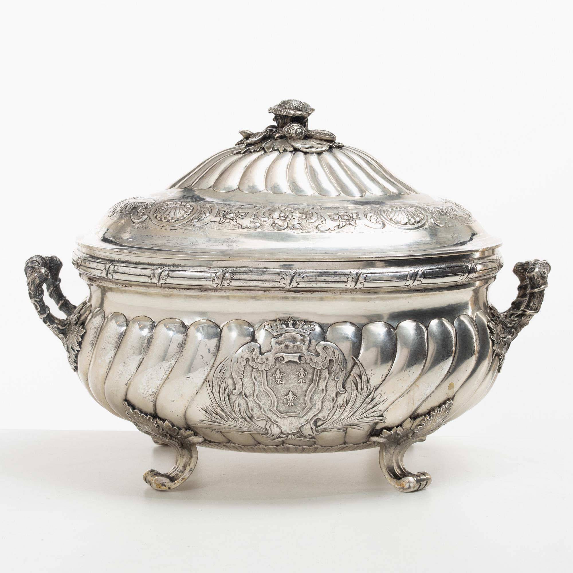 Terrin med lock, silver, Frankrike, omkring år 1900.