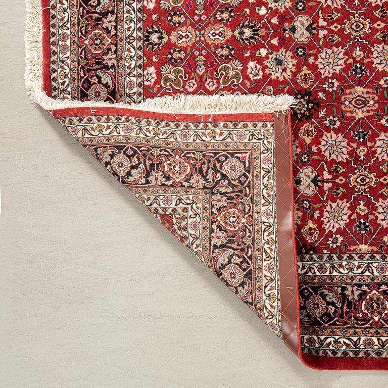 Carpet possibly Bidjar, approx. 248x174 cm.