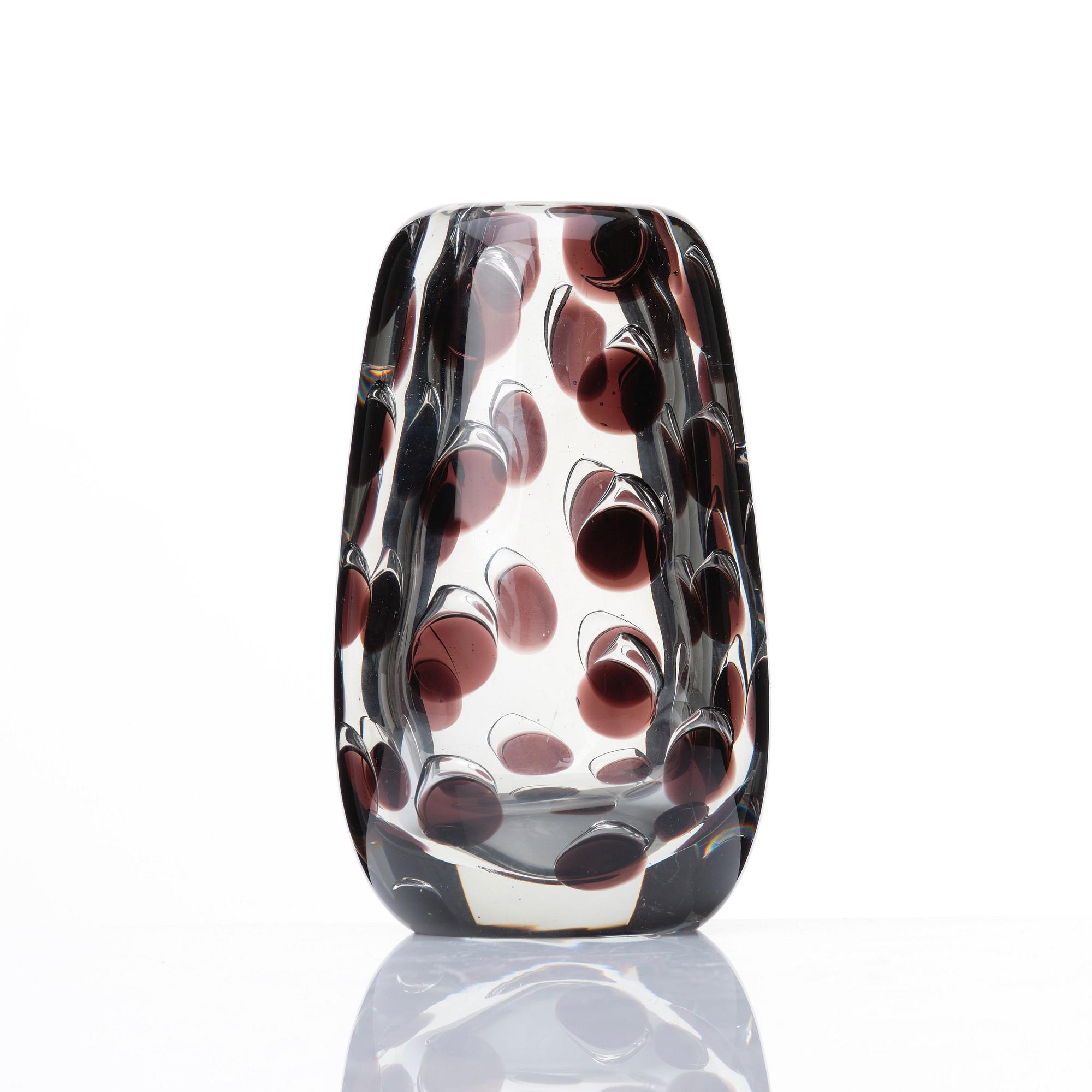 Saara Hopea, a 'Panther' glass vase, Nuutajärvi Notsjö, Finland 1955.
